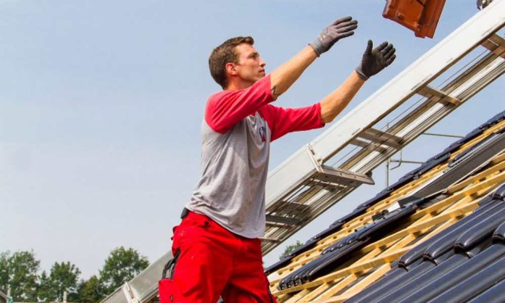 Dachdecker-in-Paderborn-33098-33100-33102-33104-Elsen-Bad-Lippspringe-Schlangen-Schloß-Neuhaus-Sande-Wewer-Benhausen-Delbrück-Marienloh-Hövelhof-Bedachung-1-3-687x1030